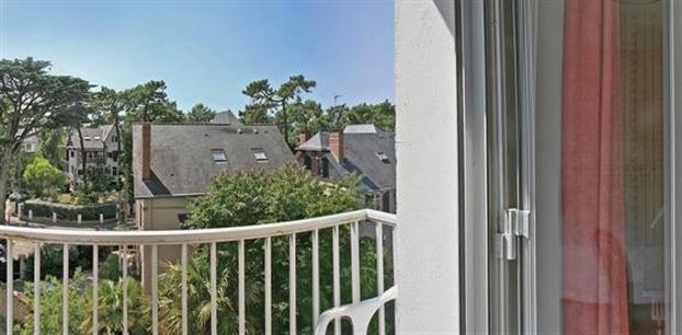 Room N° 210 with view on pines of La Baule
